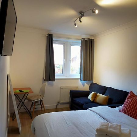 Апартаменты Cobbold Court Share Flat Лондон Экстерьер фото